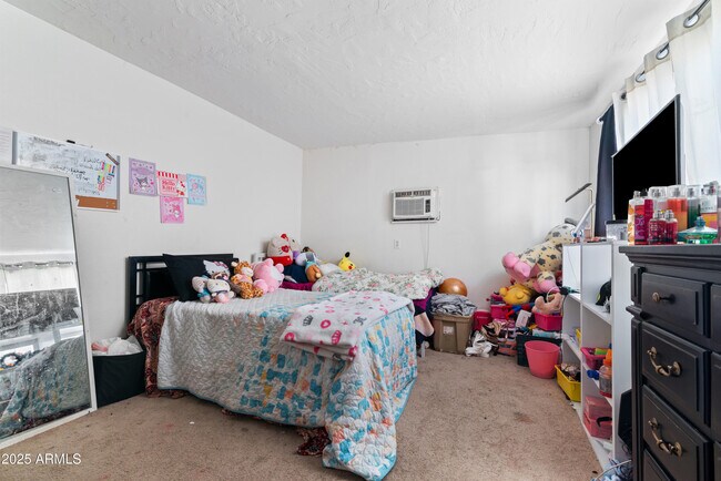 Building Photo - 5546 W Encanto Blvd