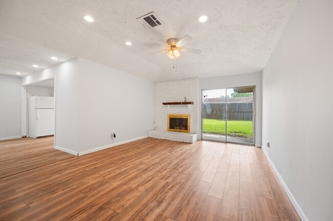 Building Photo - 13910 New Village Ln