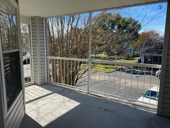 Building Photo - RENT SPECIAL-Regency Park at Lake Mary Corner Unit with Wrap-Around Balcony!