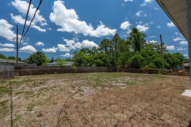 Building Photo - Charming 3-Bed, 2-Bath Home in Palm Bay