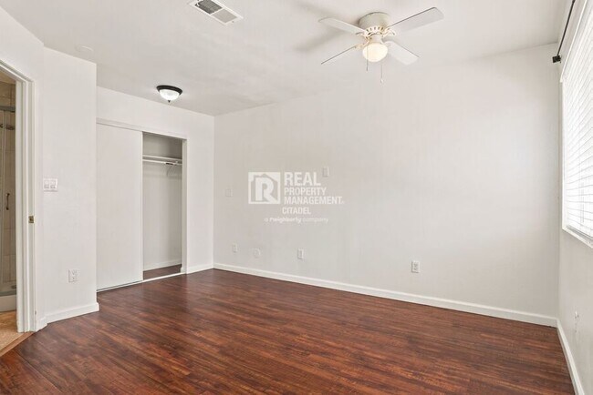 Building Photo - 3009 Canyon Crest Dr