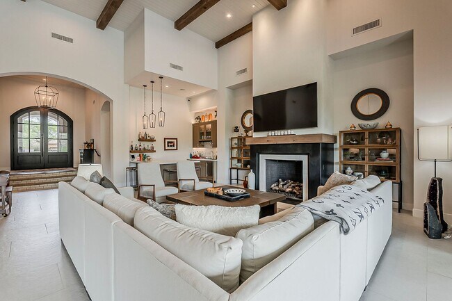 Building Photo - Luxury Home ready for January Move-in