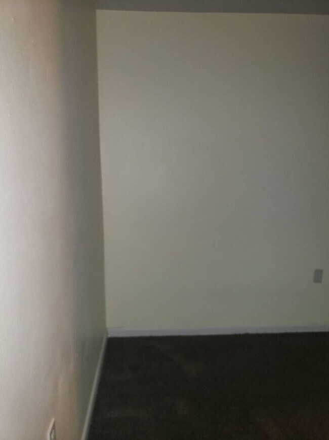 Building Photo - 1065 NE Duncan Ln