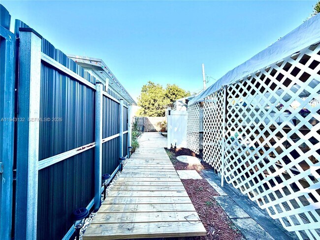 Building Photo - 3601 SW 32nd Blvd