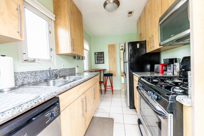 Building Photo - 438 Fir St