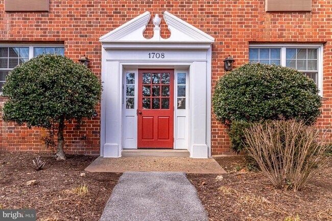 Building Photo - 1708 W Abingdon Dr