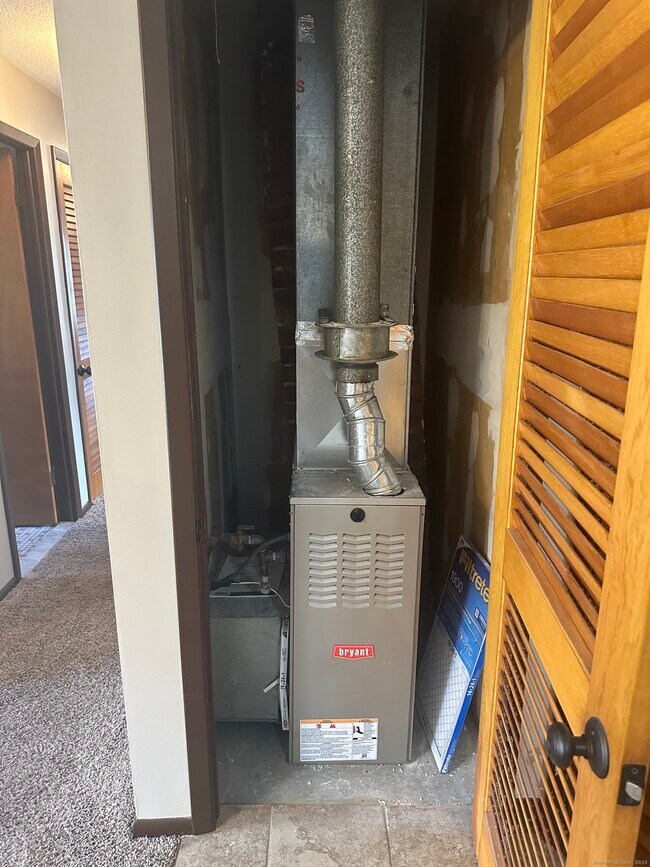 Building Photo - 94 Thompson St