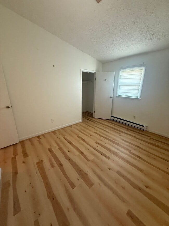 Building Photo - 228 Adams Ln