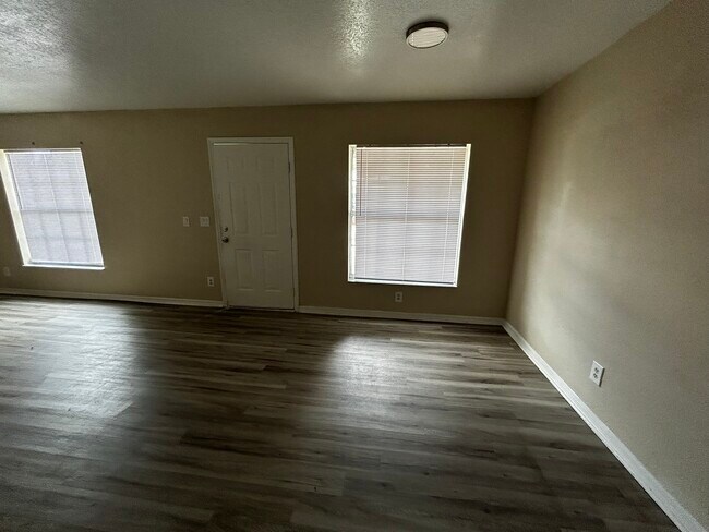 Building Photo - Quail Run Duplex