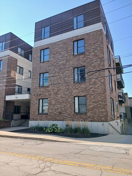 Building Photo - 721 E North St