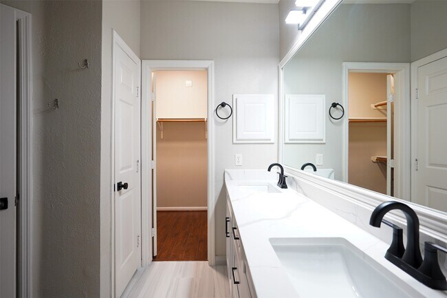 Building Photo - 105 N Holly Laurel Cir