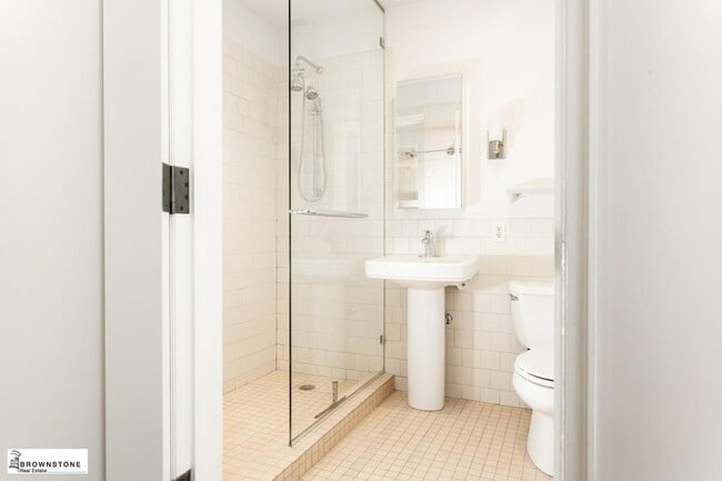 Building Photo - 471 Henry St