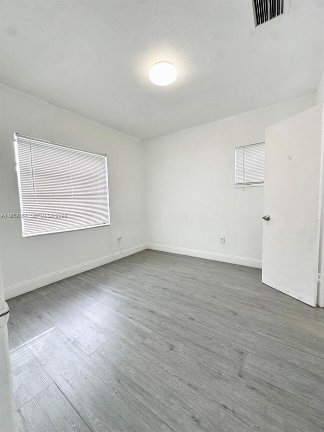 Building Photo - 600 SW 16th Ave