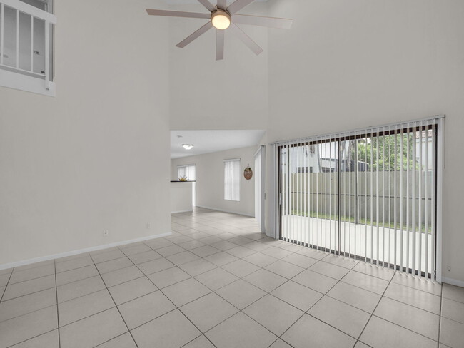 Building Photo - 1744 Shoreside Cir