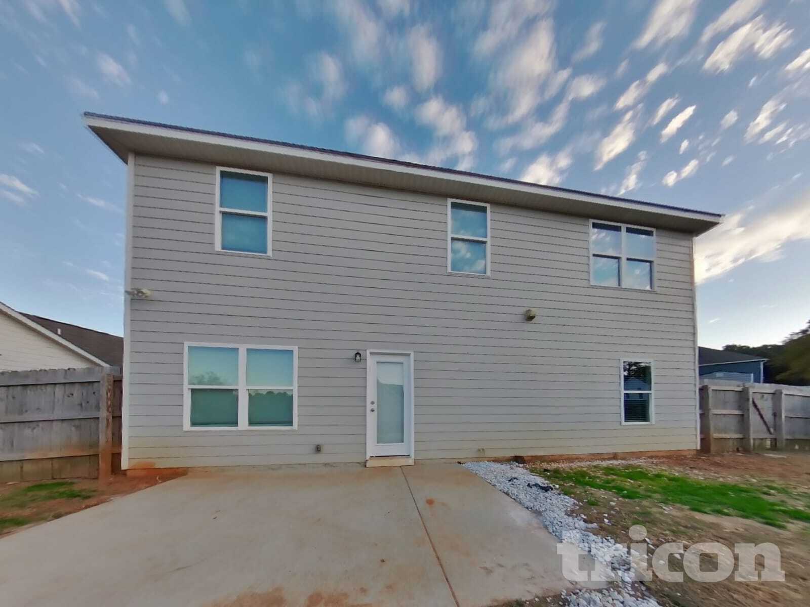 Building Photo - 142 Waters Edge Pkwy