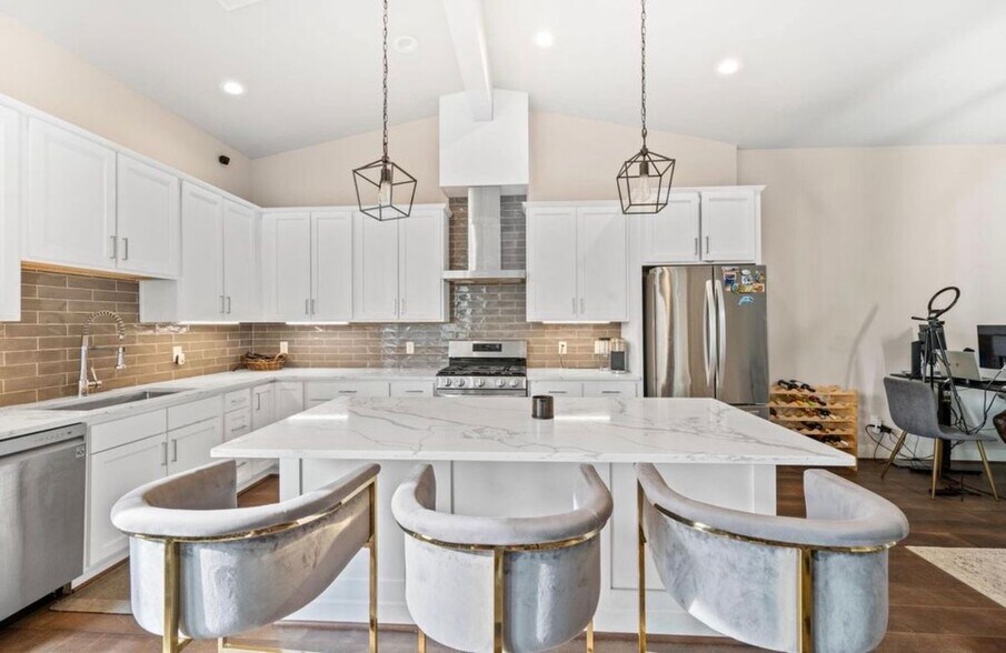 Building Photo - 823 Mansfield St