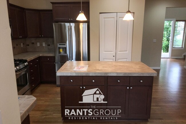 Building Photo - Spacious 4-Bedroom Craftsman Home in Lacey!