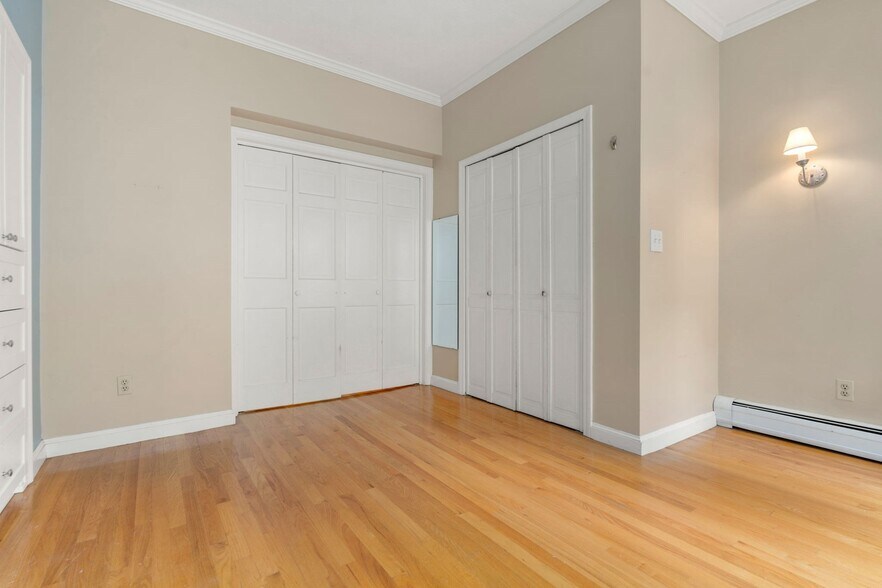 Building Photo - 43 Irving St