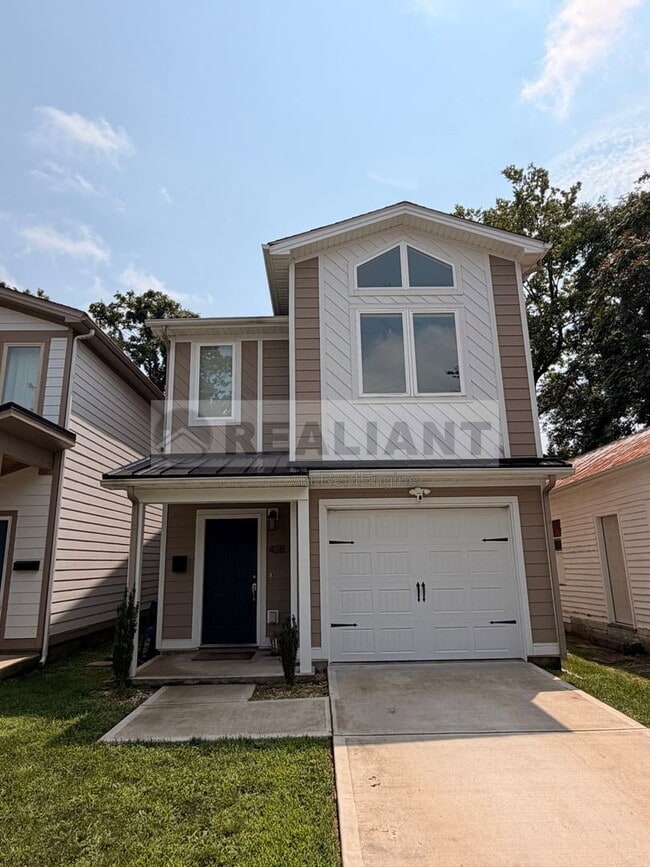 Building Photo - 438 Kenton St