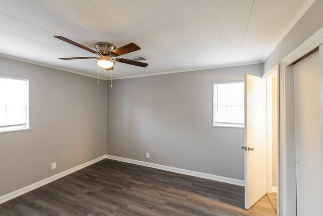 Building Photo - Welcome to Tuscaloosa!