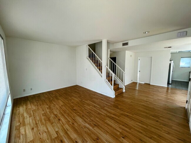 Building Photo - 1066 Everett Pl