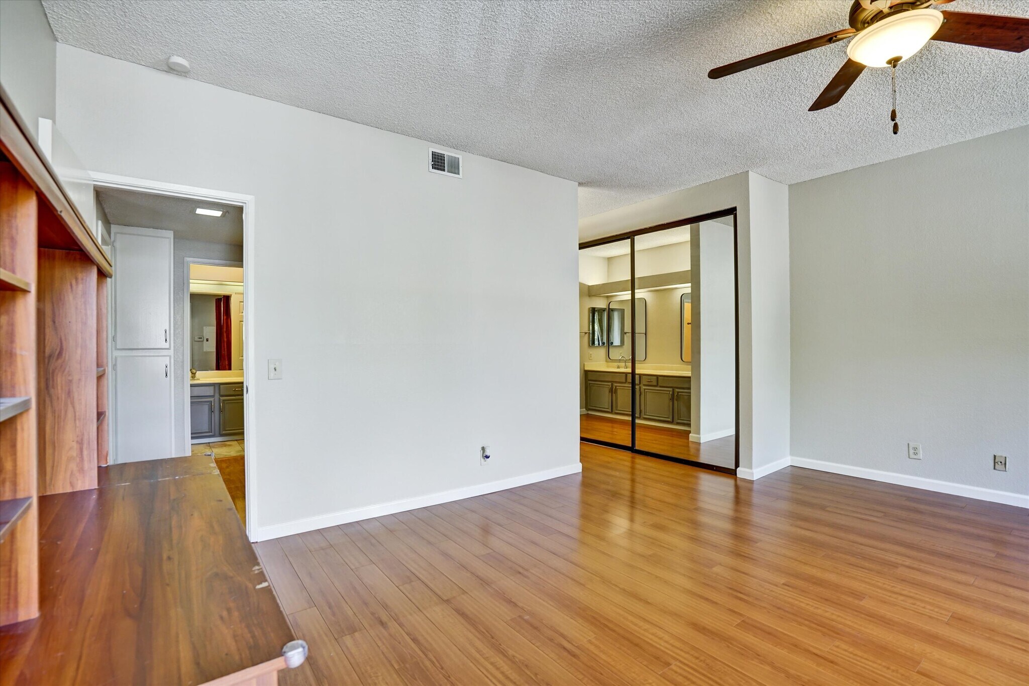Building Photo - 3402 Pinewood Terrace