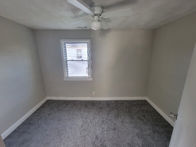 Building Photo - 410 Middlesex St