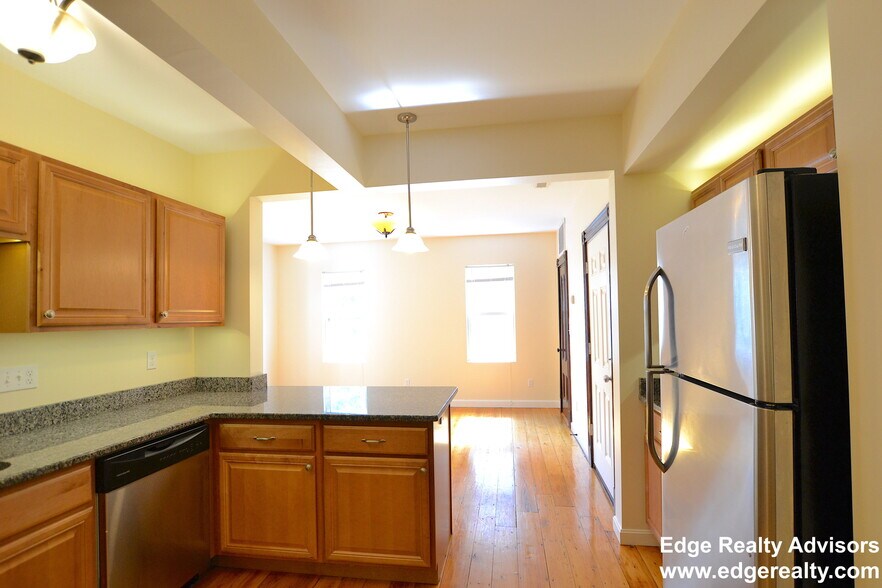 Building Photo - 5 Smythe St