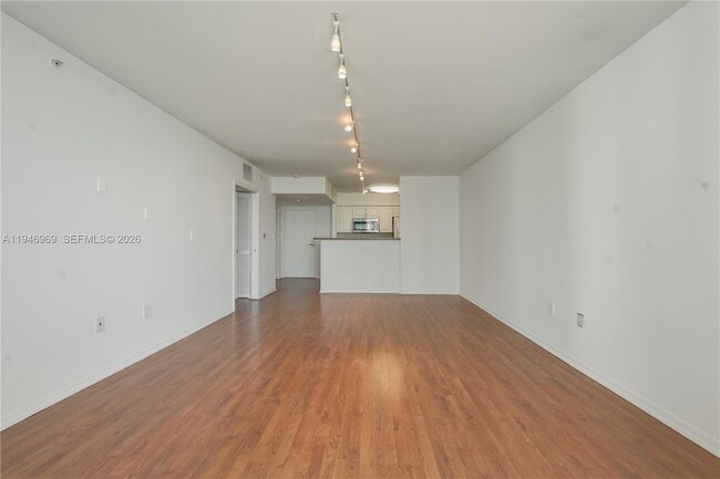 Building Photo - 1155 Brickell Bay Dr