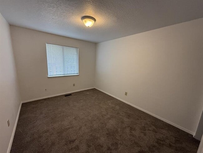 Building Photo - 16055 SW Theresa Ct