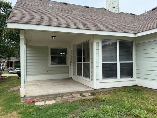 Building Photo - 413 Hilltop Dr