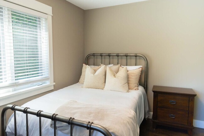 Building Photo - 8212 Bennett Rd