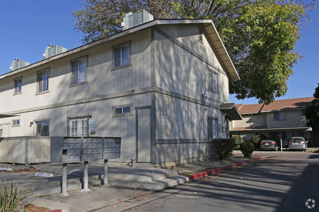 Building Photo - Peppertree Apartments