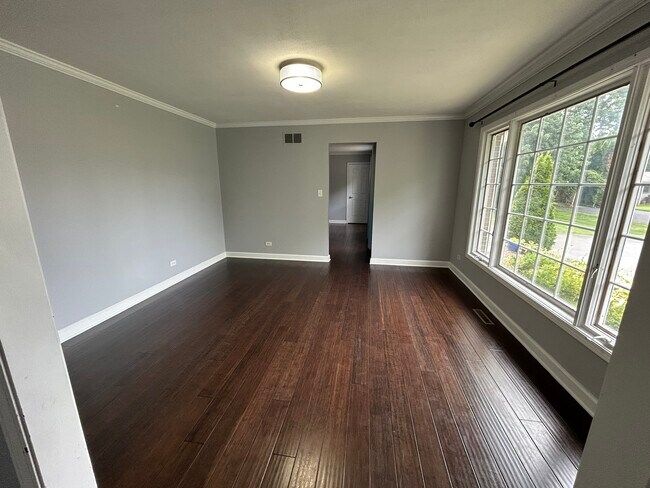 Building Photo - 10S450 Wind Jammer Ln