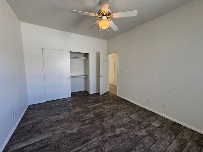 Building Photo - 2834
