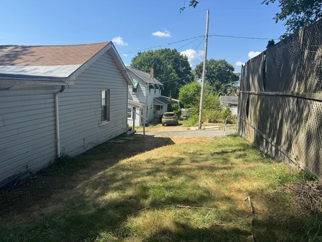 Building Photo - Cute 1 bedroom house Rochester