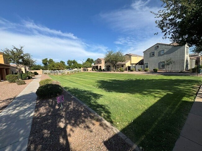 Building Photo - **STUNNING 3 BEDROOM/2.5 BATHROOM HOUSE IN LOCATED IN LYONS GATE (RAY & HIGLEY)**