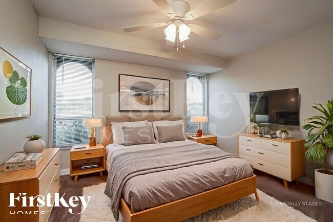 Building Photo - 2582 Lake View Blvd