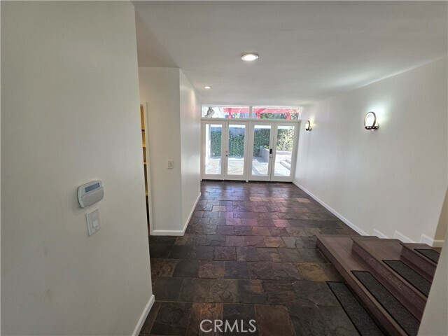 Building Photo - 310 S Thurston Ave