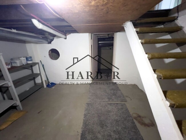 Building Photo - 527 Boone St