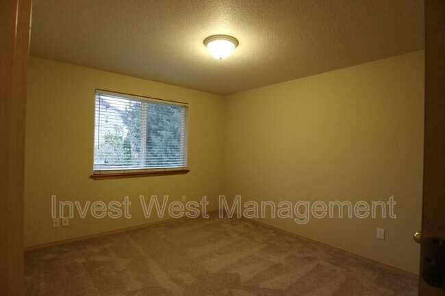 Building Photo - 1830 SE 11th Ave