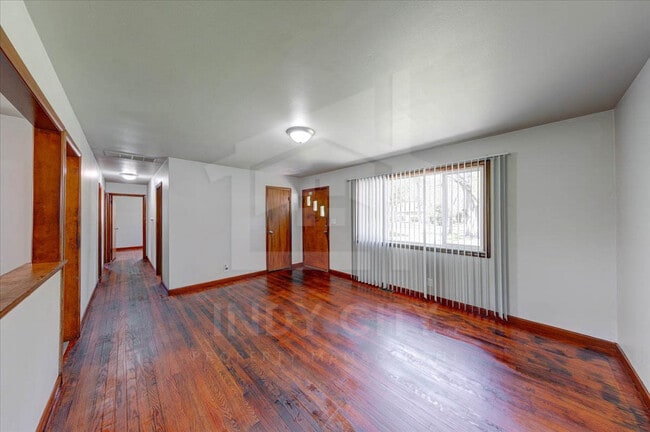 Building Photo - 2621 W 61st St