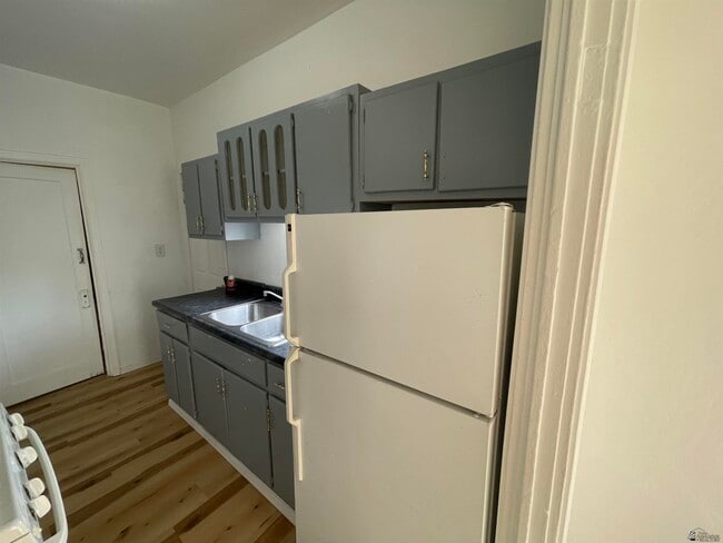 Building Photo - 244 S 15th Ave