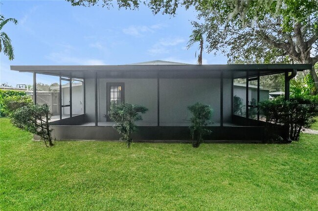 Building Photo - 3521 Schwalbe Dr