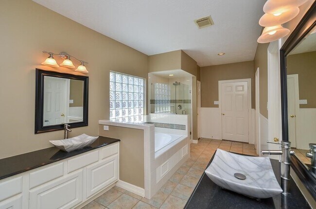 Building Photo - 19923 Stonelodge St