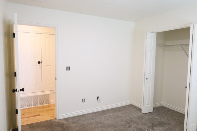 Building Photo - 208 S 1050 W