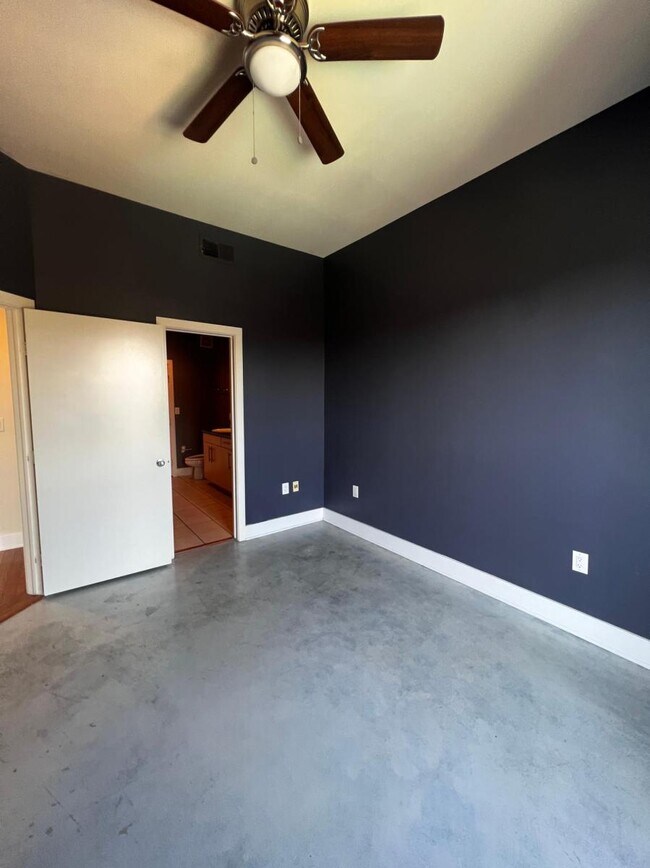 Building Photo - 4414 Cedar Springs Rd