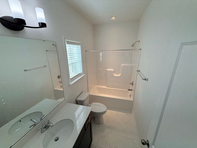 Building Photo - Beautiful New Home in georgous community