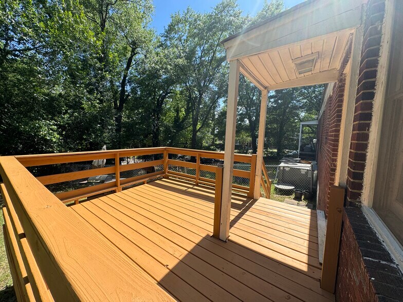 Building Photo - 28 Hollywood Ct