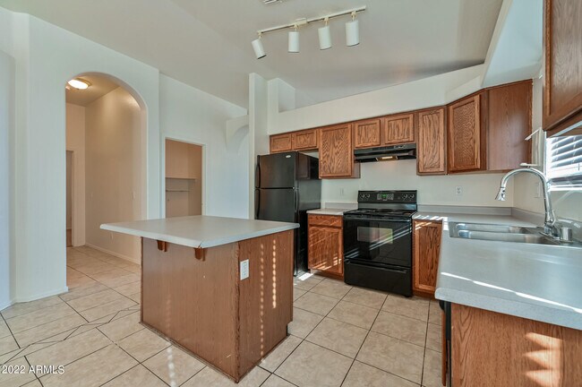 Building Photo - 2607 E Anderson Dr